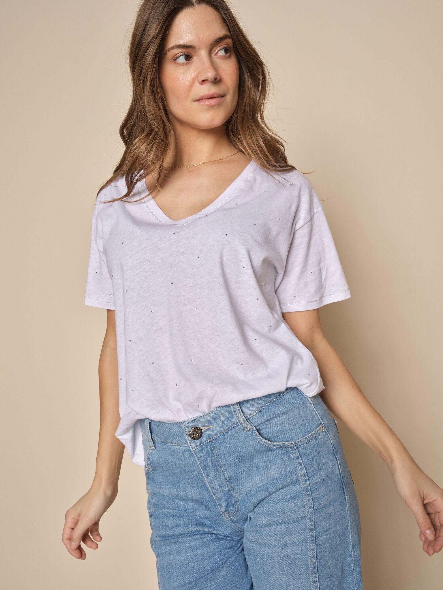 Modelshot / White / Detail